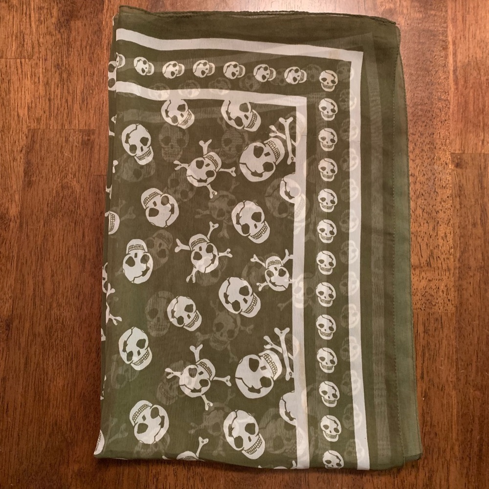Skull scarf